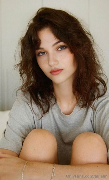 Alin / ali.alin nude photo #32