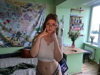 Alice Schulz nude photo #18