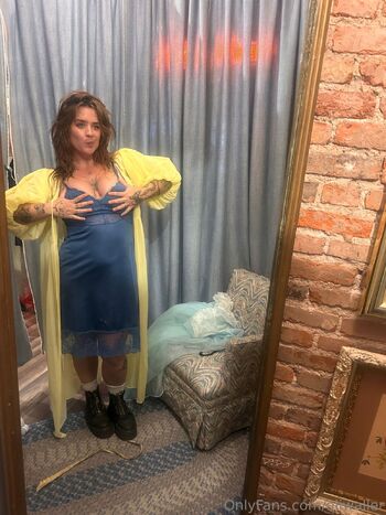 aliwaller nude photo #10
