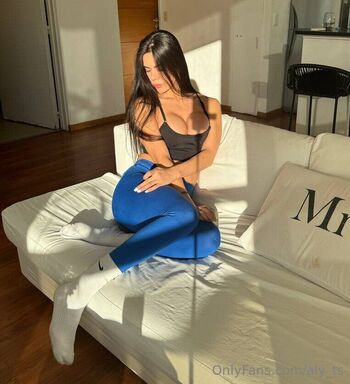 Aly 1 HOTTEST TRANS on OF / aly_ts nude photo #4