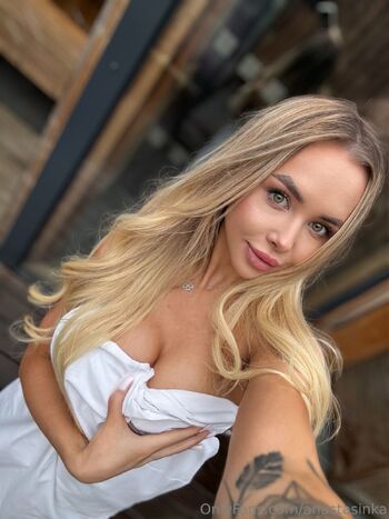 Anastasia / anastasinka nude photo #6