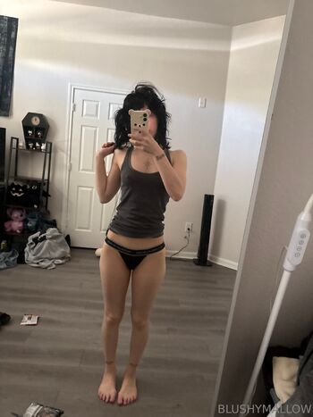 Lailah / angel.girll nude photo #37