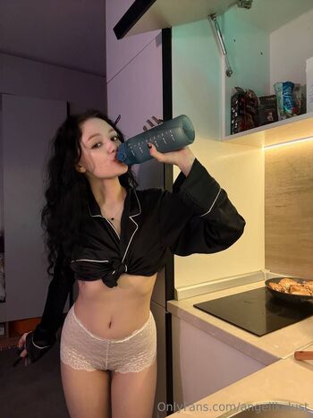 AngelikaLust nude photo #7