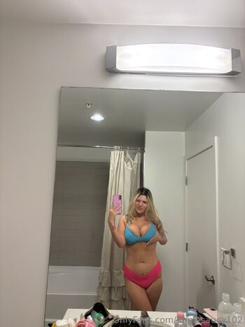 applesaucy102 nude photo #5