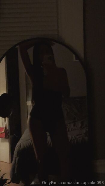 Miss Cupcake / asiancupcake093 nude photo #2