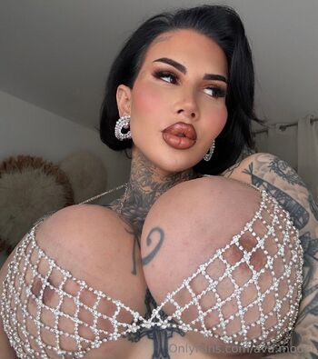 Ava Model nude photo #8