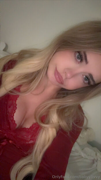 Livv / babyy.livvy nude photo #1