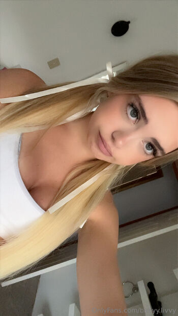 Livv / babyy.livvy nude photo #4