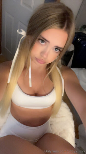 Livv / babyy.livvy nude photo #8