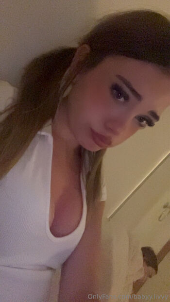 Livv / babyy.livvy nude photo #40