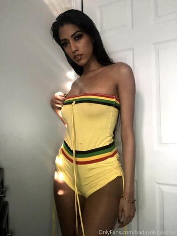 badgyalshawfree nude photo #29