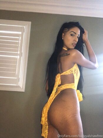 badgyalshawfree nude photo #33
