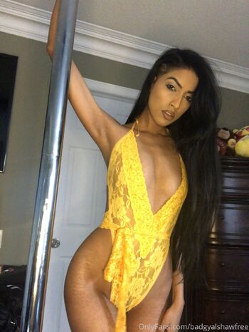 badgyalshawfree nude photo #36