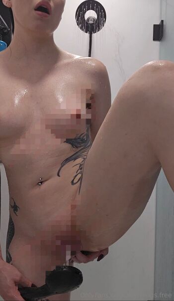 Lux Blai / bat.wings.free nude photo #6