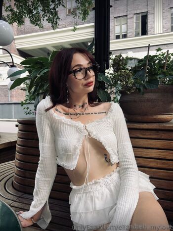 bella.moore nude photo #8