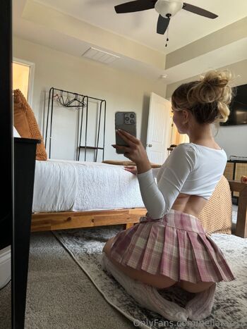 bellarae18 nude photo #10