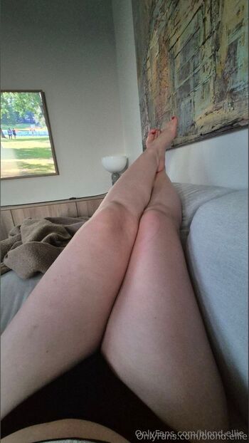 Blond Ellie nude photo #21