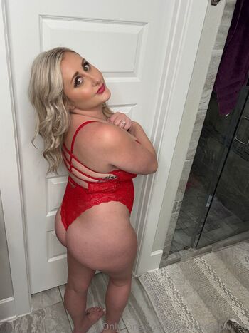 Hotblondewife / blondebombwifey nude photo #3