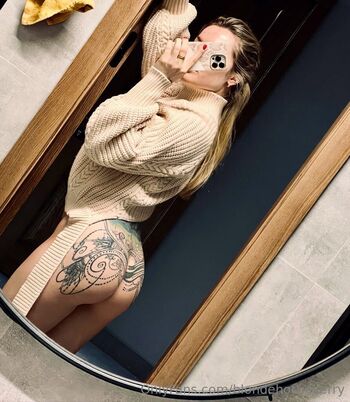 Kerr / blondehottiekerry nude photo #19