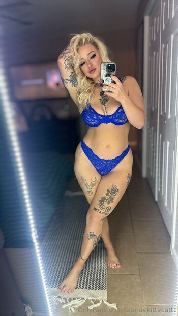 Caroline Har / blondekittycattt nude photo #14