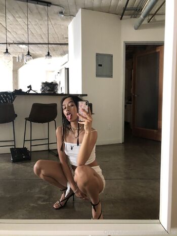 bootsthefeline nude photo #3