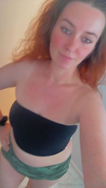 Curvy mlf / breazy27 nude photo #2