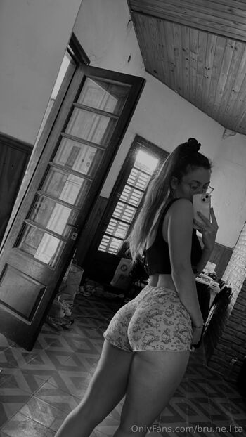 Nela / bru.ne.lita nude photo #6