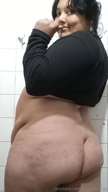 brunettcurvy nude photo #20