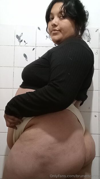 brunettcurvy nude photo #24