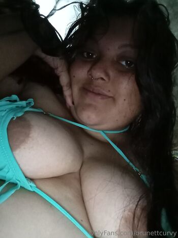 brunettcurvy nude photo #27