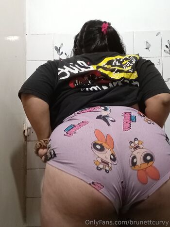 brunettcurvy nude photo #31