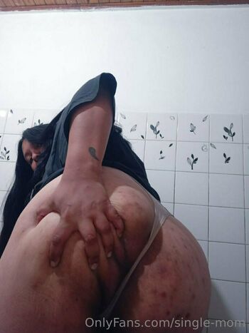 brunettcurvy nude photo #37