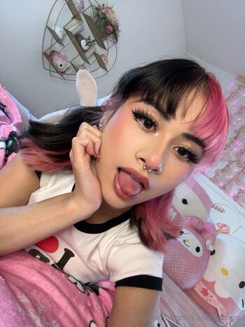 cash.bxnny nude photo #3