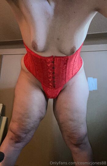 cosmicjones88 nude photo #14