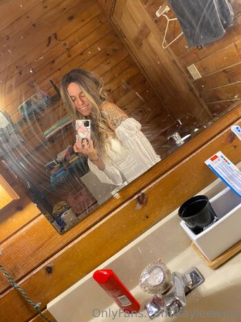 creepypeachesx nude photo #16