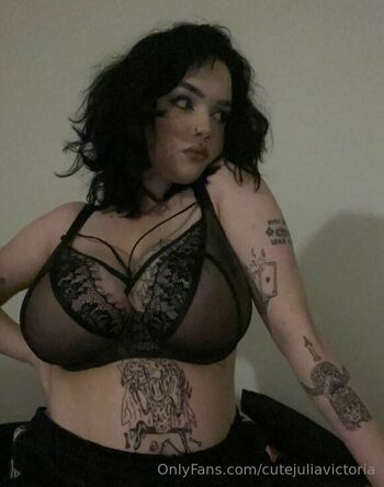 Julia / cutejuliavictoria nude photo #2