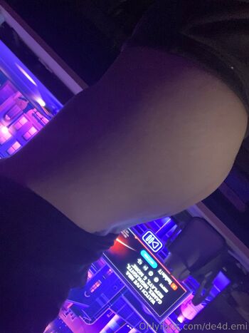 de4d.emi nude photo #2