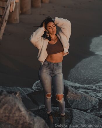 demiglows nude photo #6