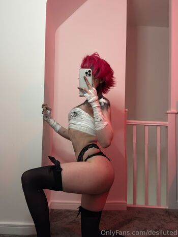 Lois / desiluted nude photo #4