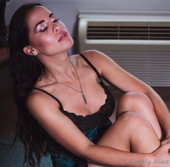 EARTHLY ALIEN nude photo #24