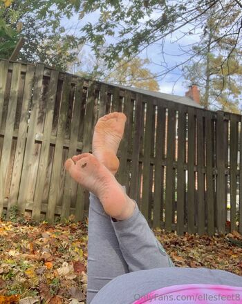 Elle J / ellesfeet8 nude photo #26