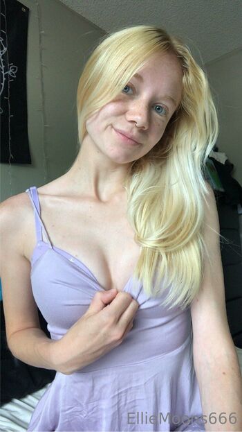 elliemoons999 nude photo #30