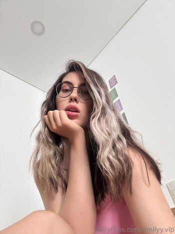 emilyy.vip nude photo #4