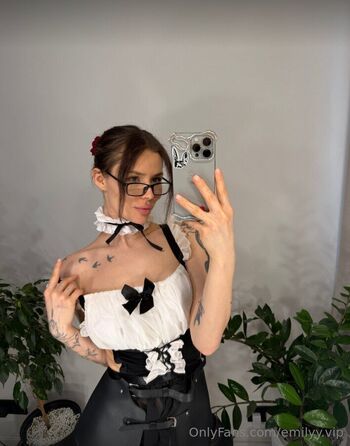 emilyy.vip nude photo #27