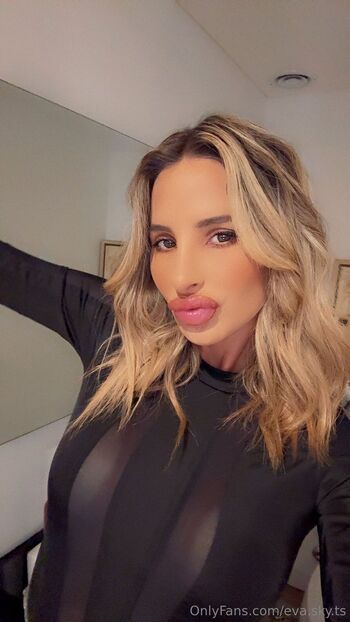 EvaSky Your TS-gir / eva.sky.ts nude photo #1