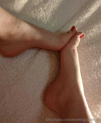Pandypam2 / evelinpradenas nude photo #3