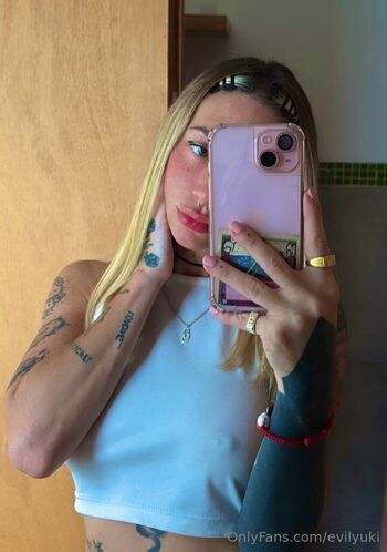 evilyuki nude photo #8