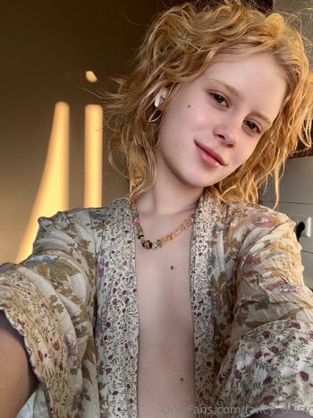 Meo / fancy_daisy nude photo #25