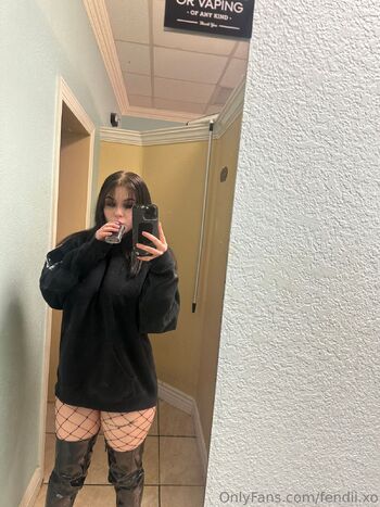 fendii.xo nude photo #9