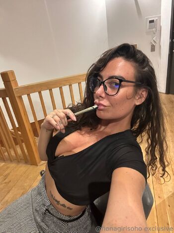 fionagirlsoho nude photo #34